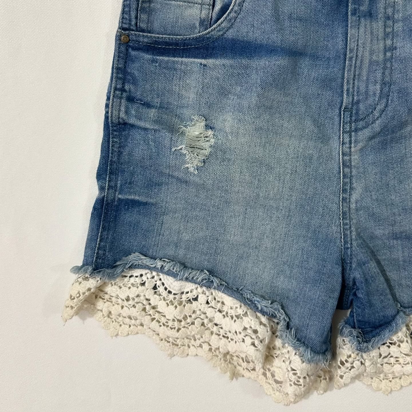 white detailing denim shorts